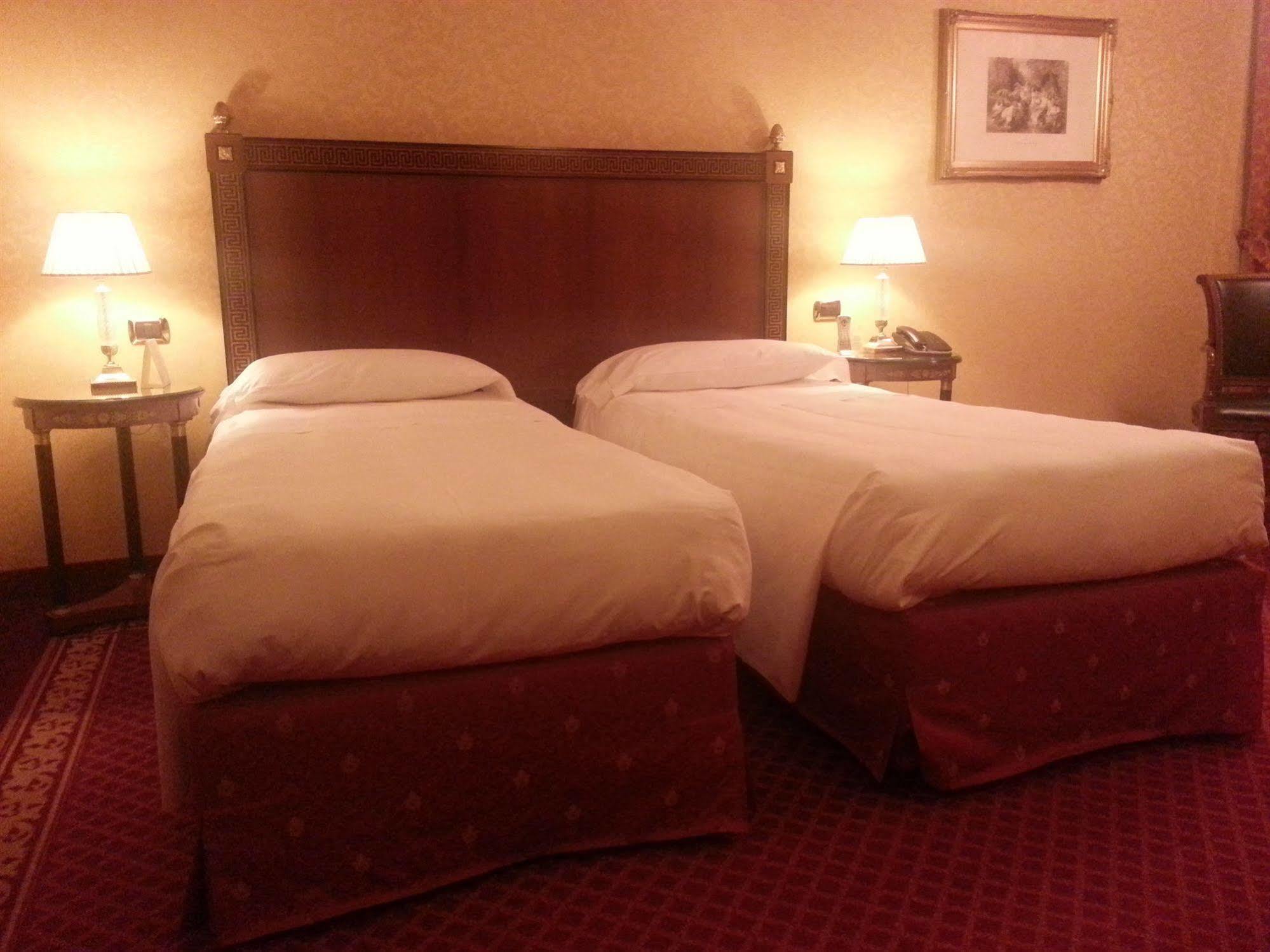 Hotel Maxim Peschiera Borromeo Buitenkant foto